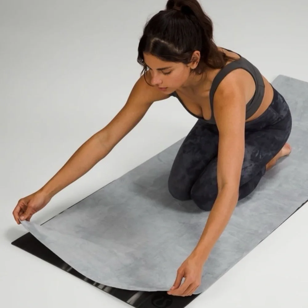 NWT Lululemon The Towel - Picture 2 of 8